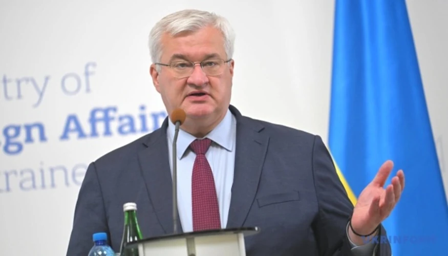 Сибіга 13 серпня закликав посилити санкції через візит Путіна на Ітуруп