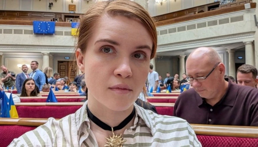 Безугла 18 серпня за заявою увійшла до фракції «Слуга народу»
