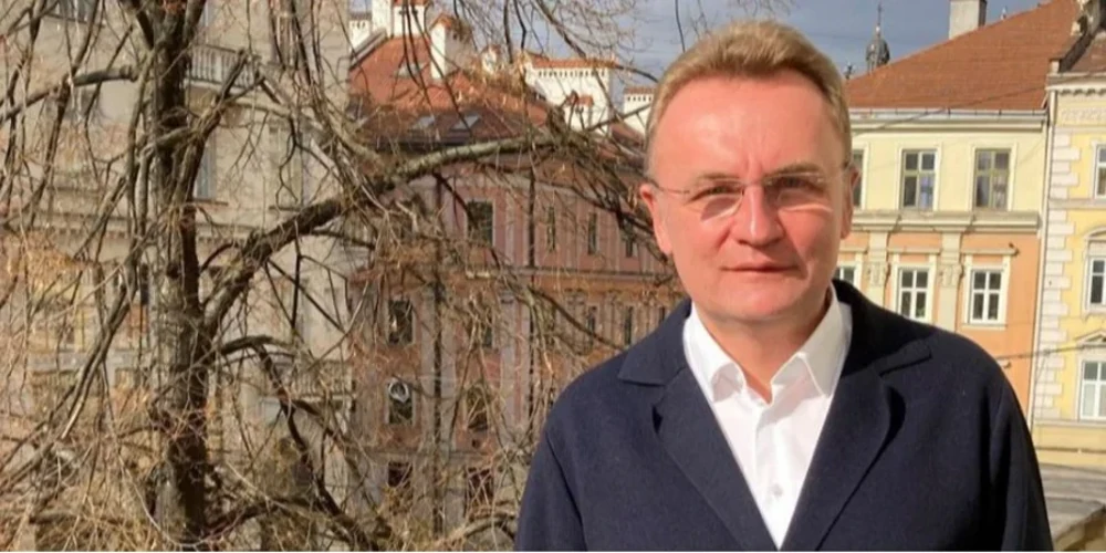 Плати з мікросхемами, проводами, антеною та SIM-картою, знайдені в автомобілі Садового