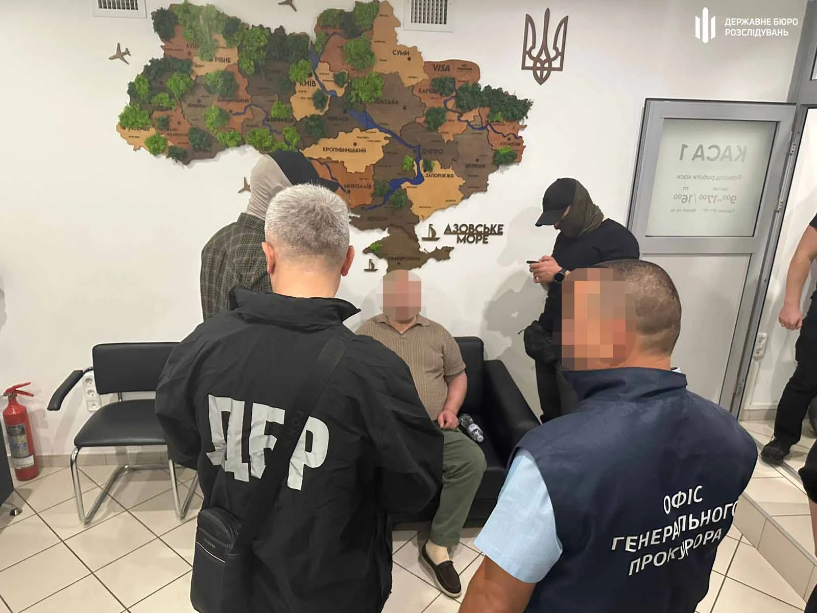 Адвокат, який вимагав 5 млн доларів за закриття справи, постане перед судом у Києві