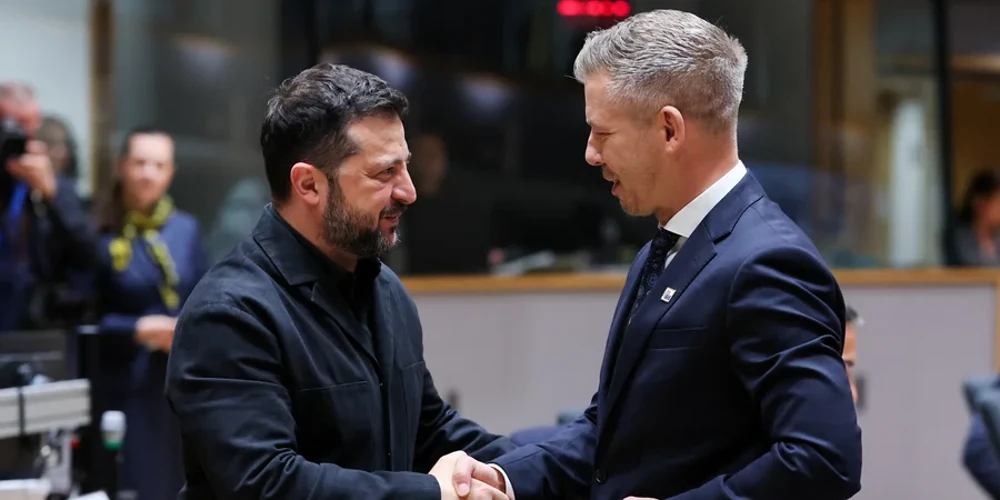 Президент України Володимир Зеленський та прем'єр-міністр Угорщини Петер Мадяр під час їхньої зустрічі в Брюсселі 16 жовтня